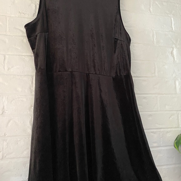 Reitmans Signature Velvet Skater Dress - Picture 1 of 6
